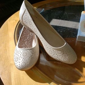 Croft & Barrow tan flats size 10